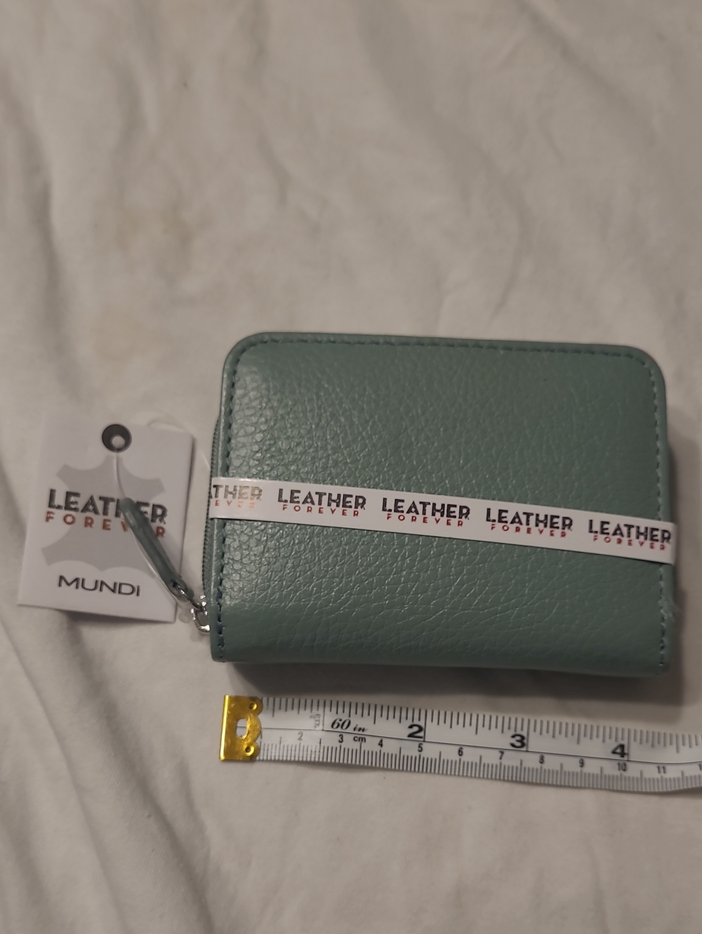 mundi Pebbled Zip Card Holder in Sage